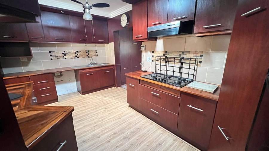 3 Bedroom Property for Sale in Langenhovenpark Free State